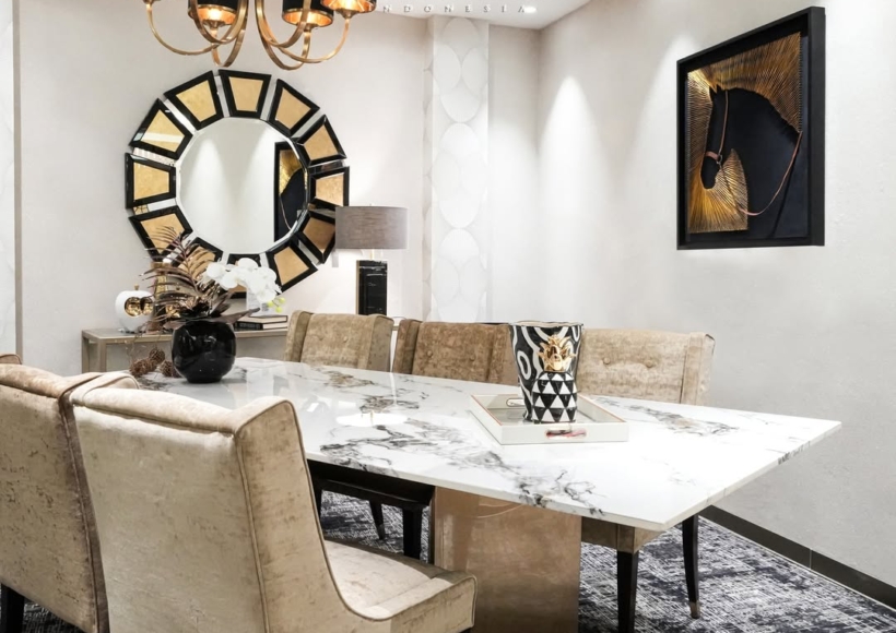 Discover the perfect blend of luxury and sophistication with our exclusive dining room setup. Fr