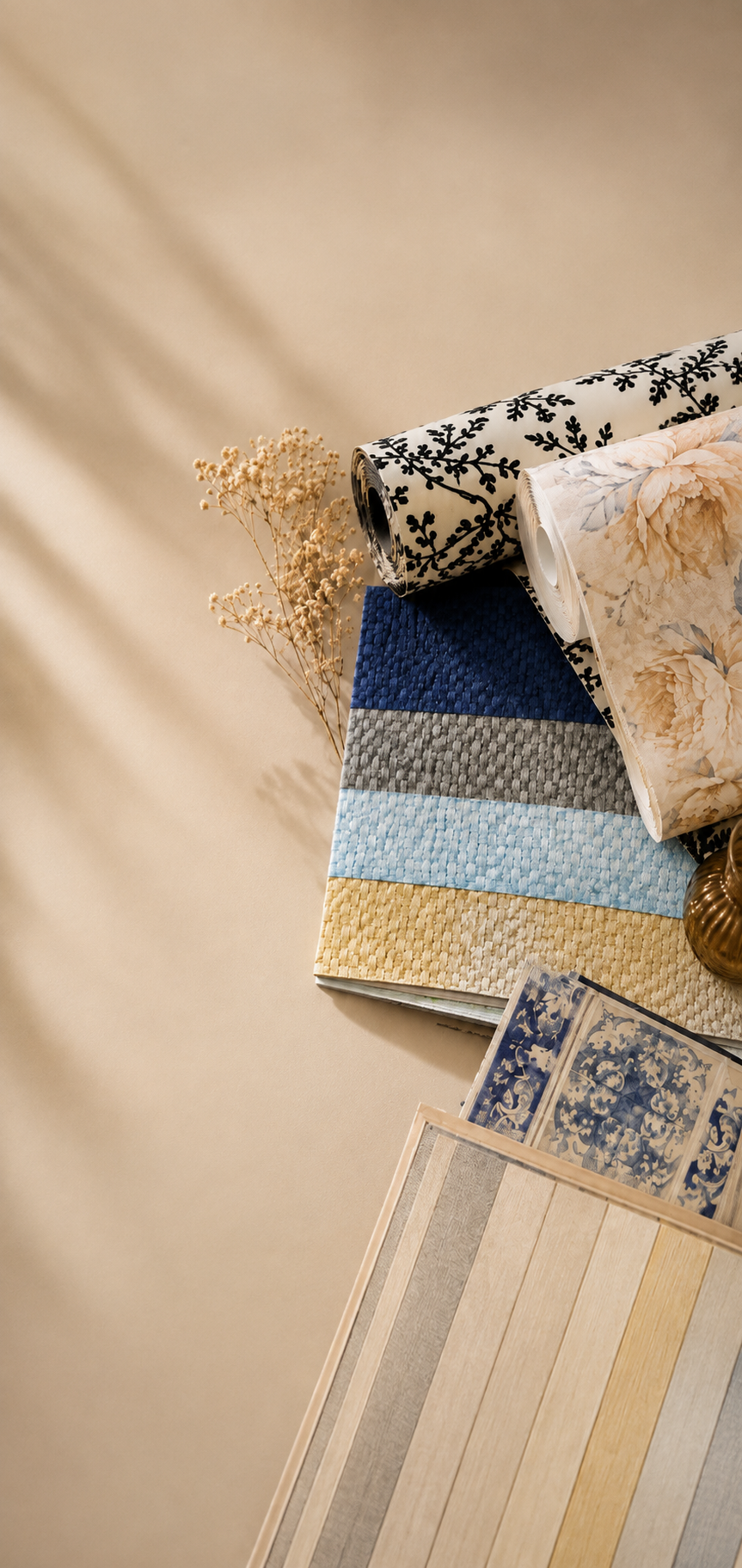 Dinding dengan wallpaper bermotif